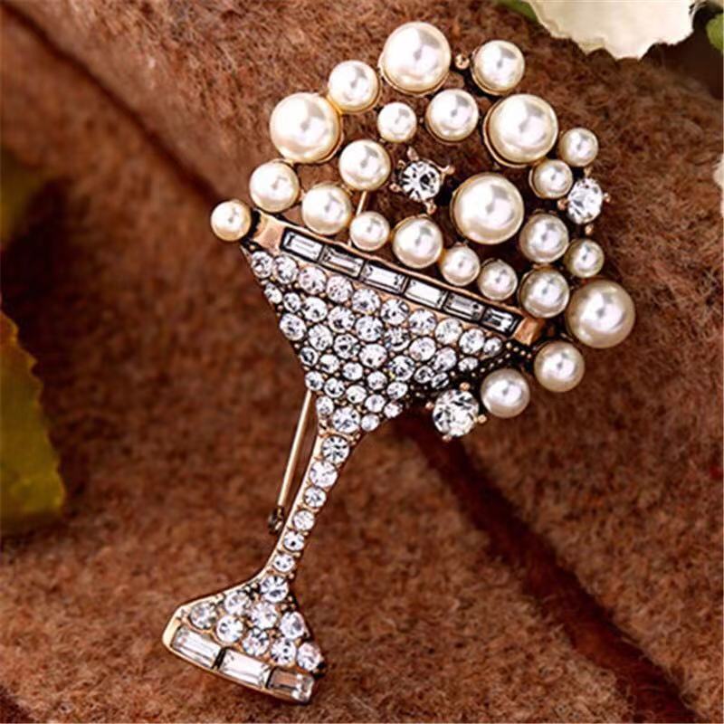 Broche de copa de vino vintage