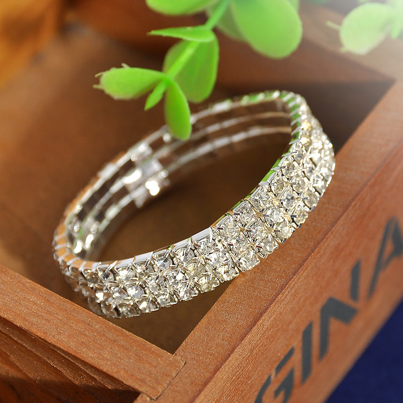 Elegantes Luxus-Brautset mit vollem Diamantbesatz