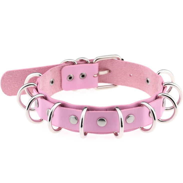 Collar doble de cuero estilo punk exagerado con múltiples aros metálicos