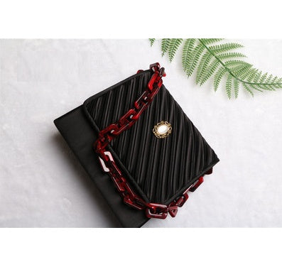 Chain chain acrylic chain