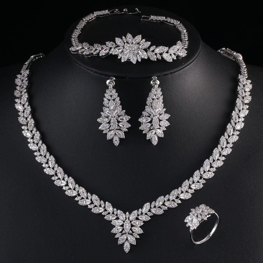 Brautschmuck-Set mit Zirkonia-Quastenohrringen