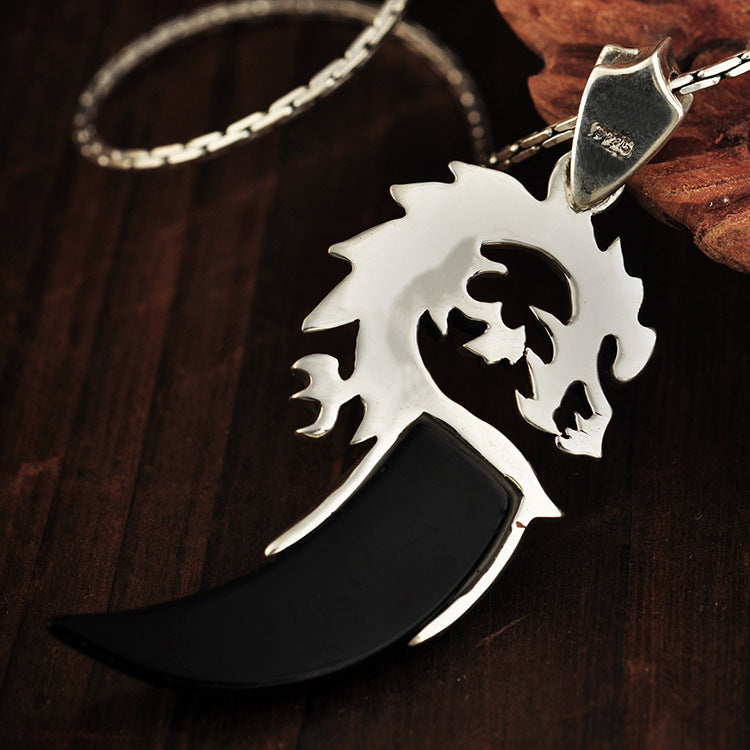 Kleiner schwarzer Silberschmuck Großhandel 925 Sterling Silber Ornament Schwarzer Achat Halbmondhahn Herrenmode Power Stil Personalisierter Anhänger