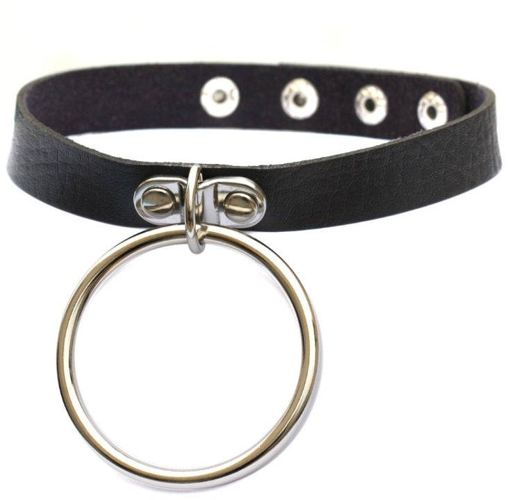 Collar doble de cuero estilo punk exagerado con múltiples aros metálicos