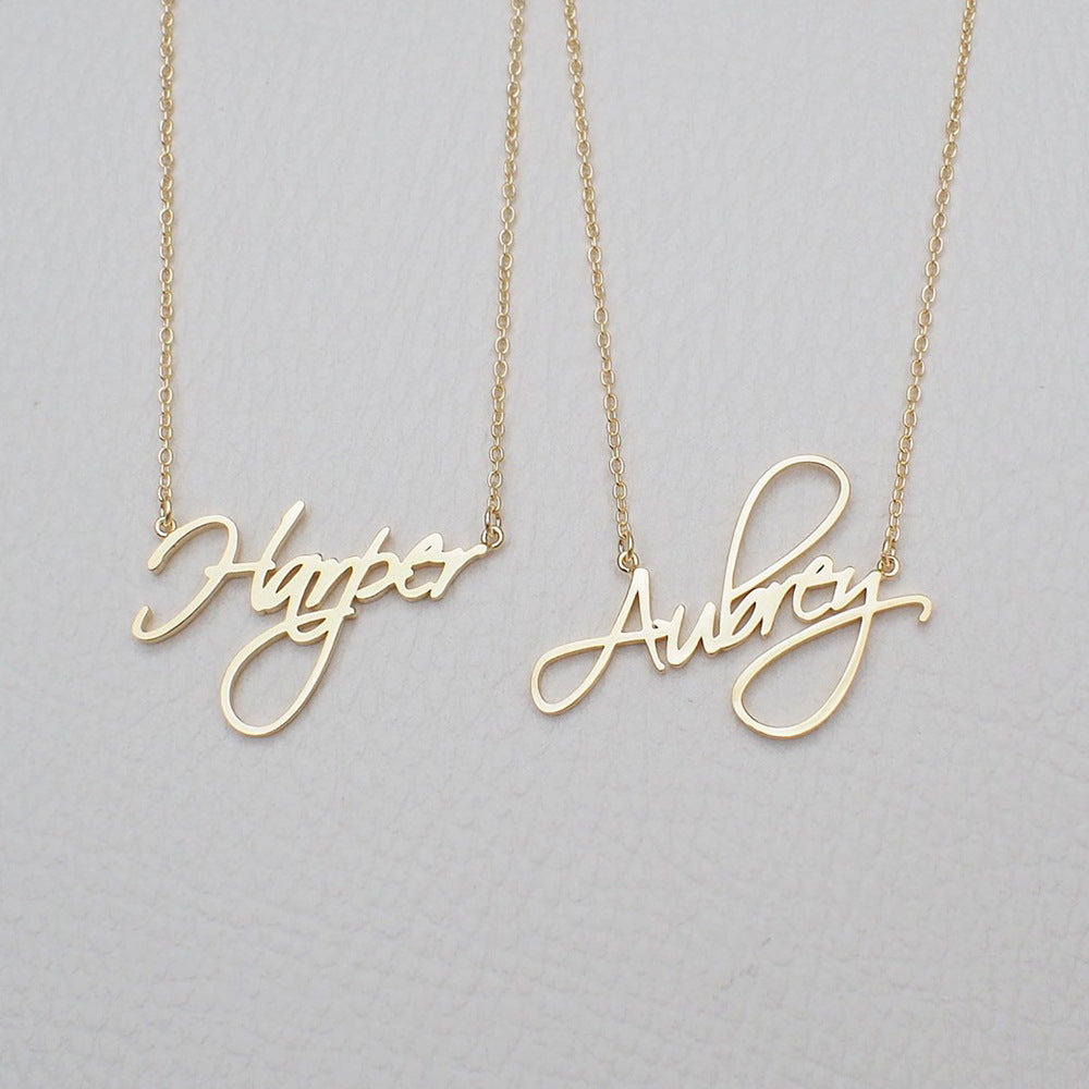 Personalisierte Namenskette aus Gold-Kupferlegierung mit Buchstabenanhänger