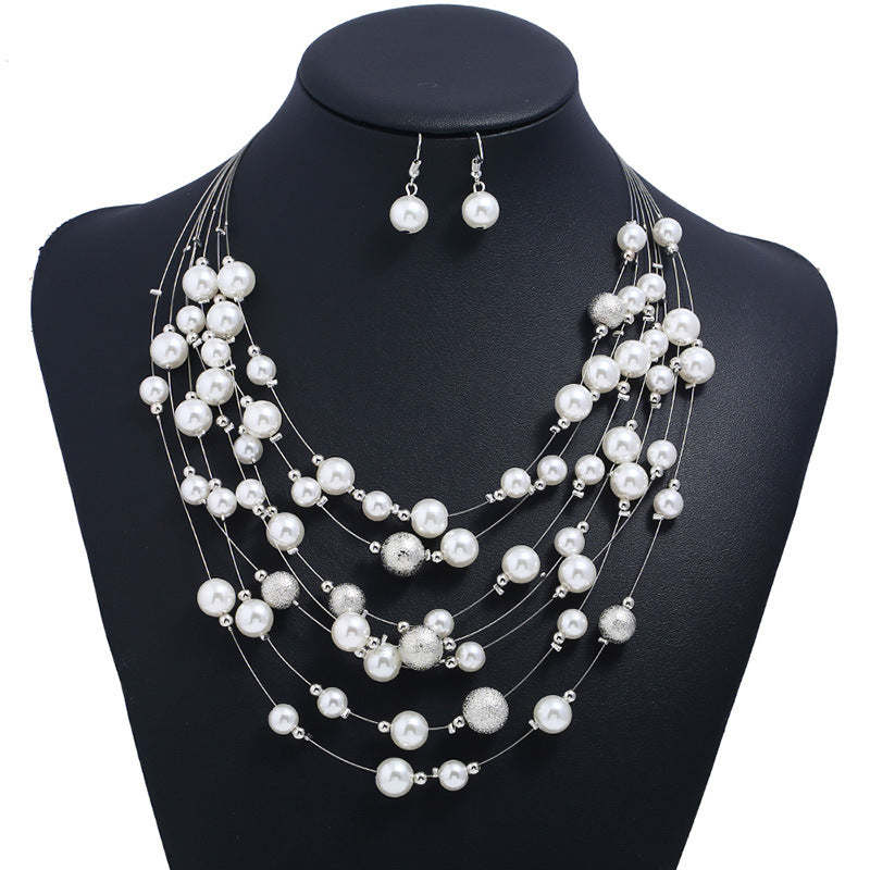Collar con colgante de perlas multicapa