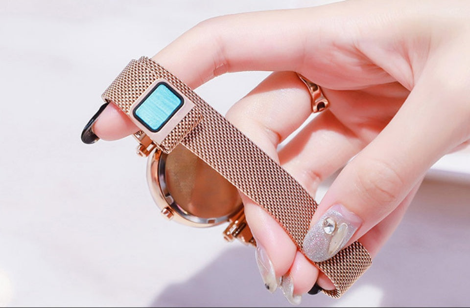 Reloj de mujer de cielo estrellado con correa de malla magnética y cuarzo de diamantes