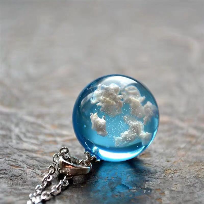 Cadena de clavícula Baiyun con colgante de resina y gema de tiempo
