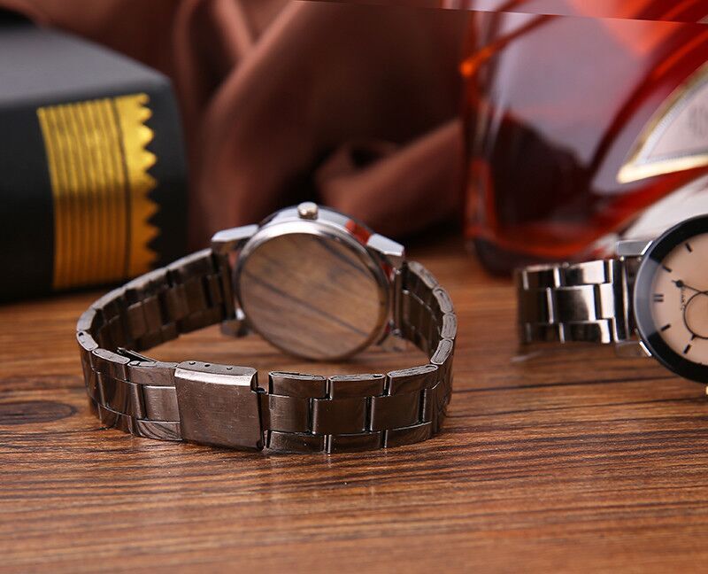 Reloj de correa de acero negro