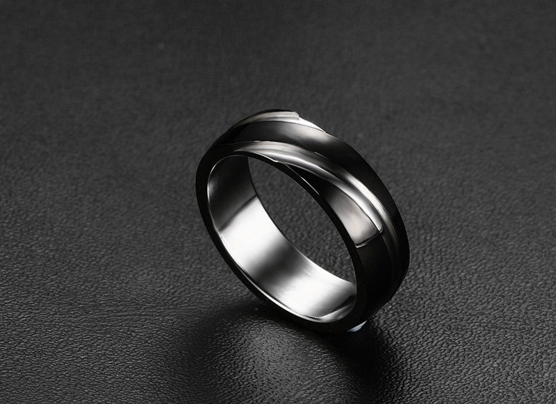 Anillo de hombre de titanio y acero negro con sarga