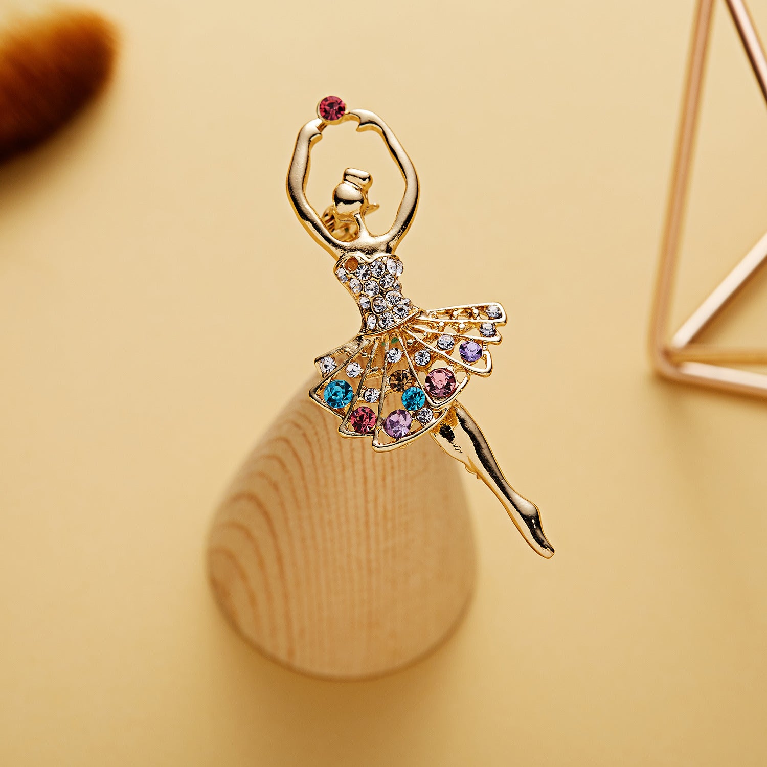 Broche de moda con personaje
