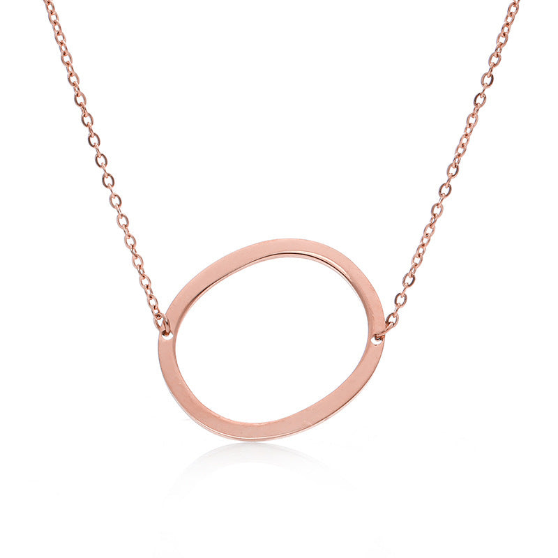 Fabuloso collar con colgante de letra inicial de acero inoxidable chapado en oro rosa