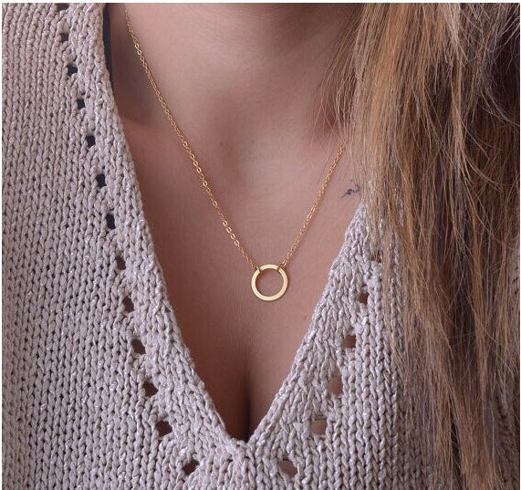 Gargantilla simple de alta calidad en color dorado con colgante lariat de estilo casual y moderno