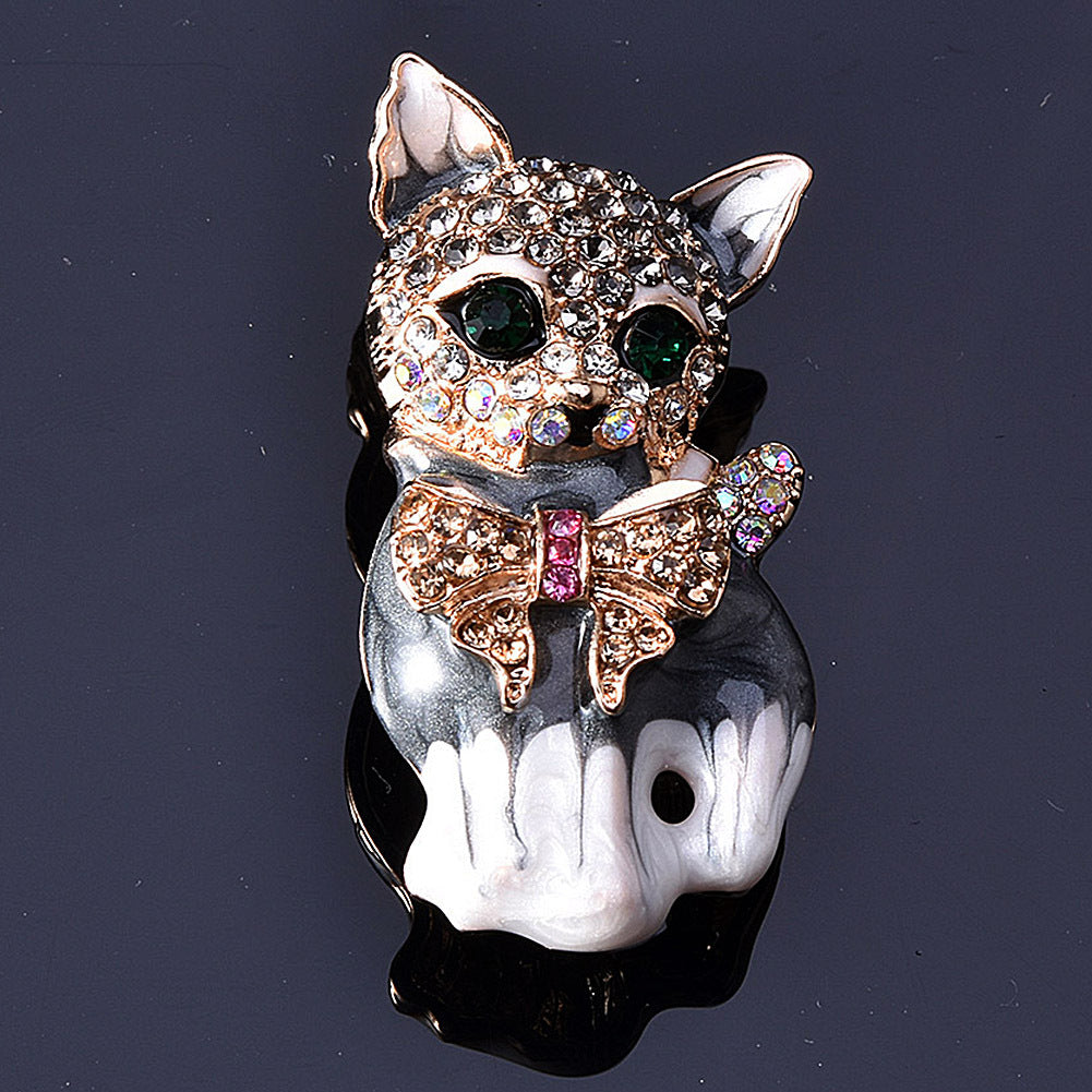 Lebhafte Stolz-Katzenbrosche für Partys, Muschel, Metallkrone, blauer Kristall, Emaille-Anstecknadel, schwarze Tierbrosche für Frauen, Schmuck-Accessoires