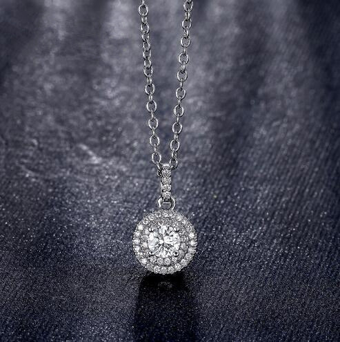 Collares con colgante de diseño clásico halo de circonita cúbica de 0,5 ct en oro blanco y rosa para mujer
