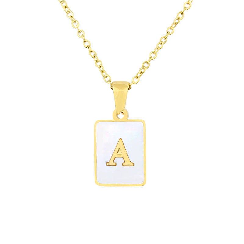 Collar con 26 Letras y Concha Cuadrada de Acero Inoxidable