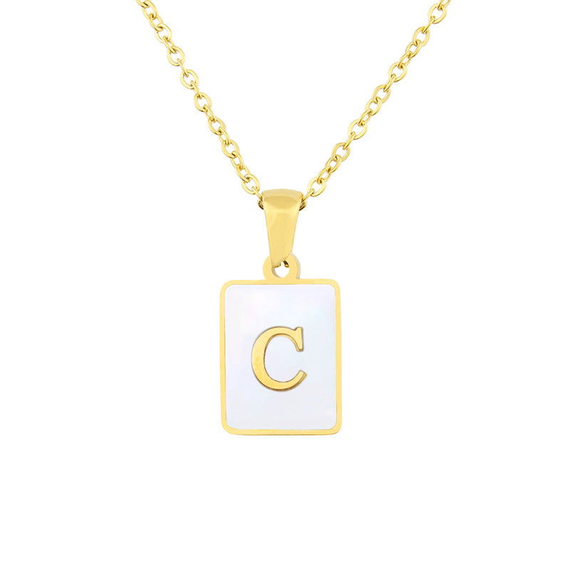Collar con 26 Letras y Concha Cuadrada de Acero Inoxidable