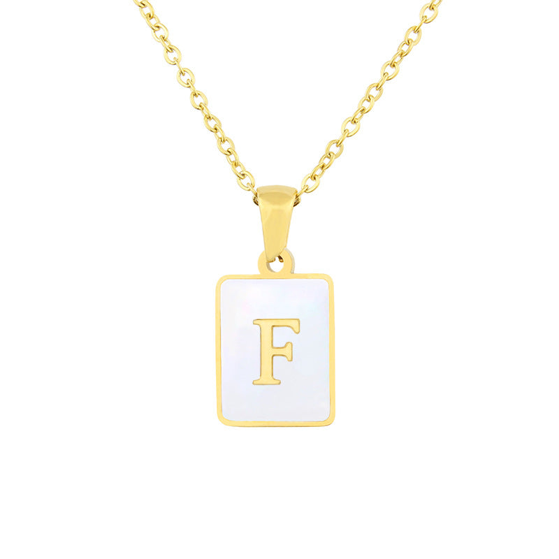 Collar con 26 Letras y Concha Cuadrada de Acero Inoxidable
