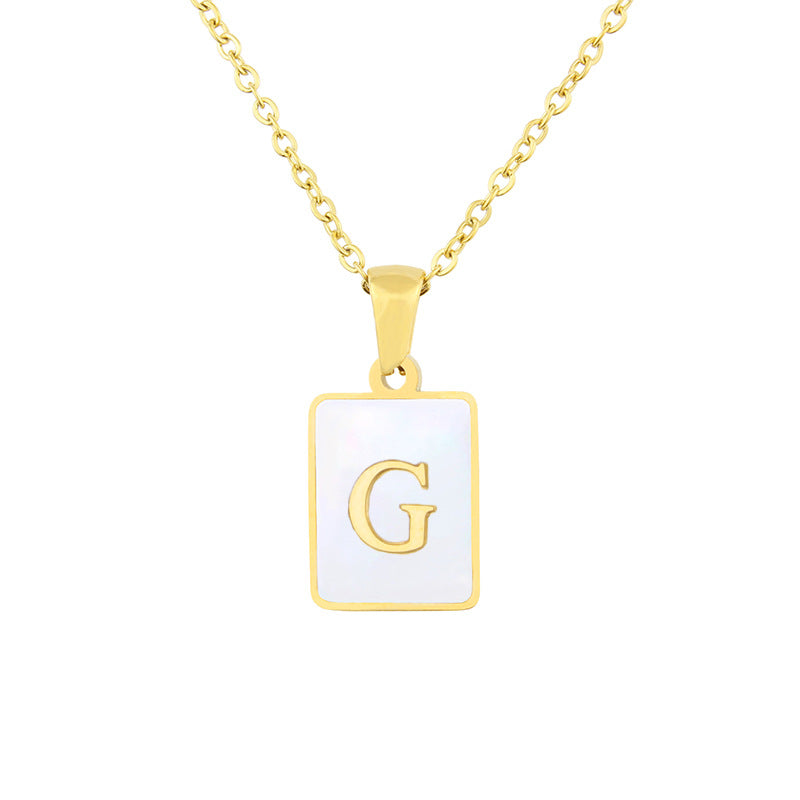 Collar con 26 Letras y Concha Cuadrada de Acero Inoxidable