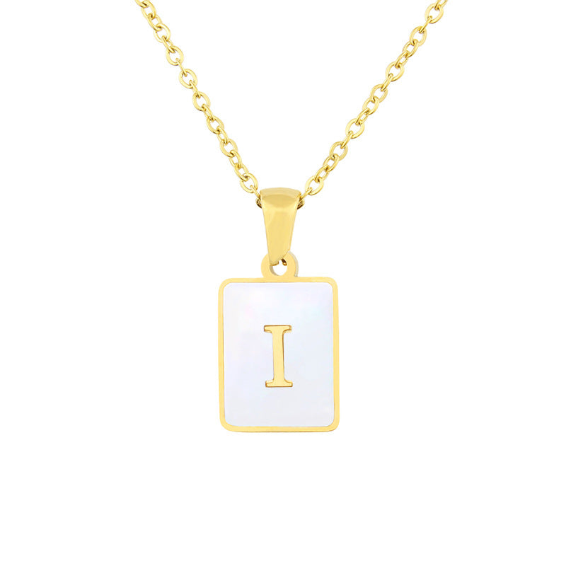 Collar con 26 Letras y Concha Cuadrada de Acero Inoxidable