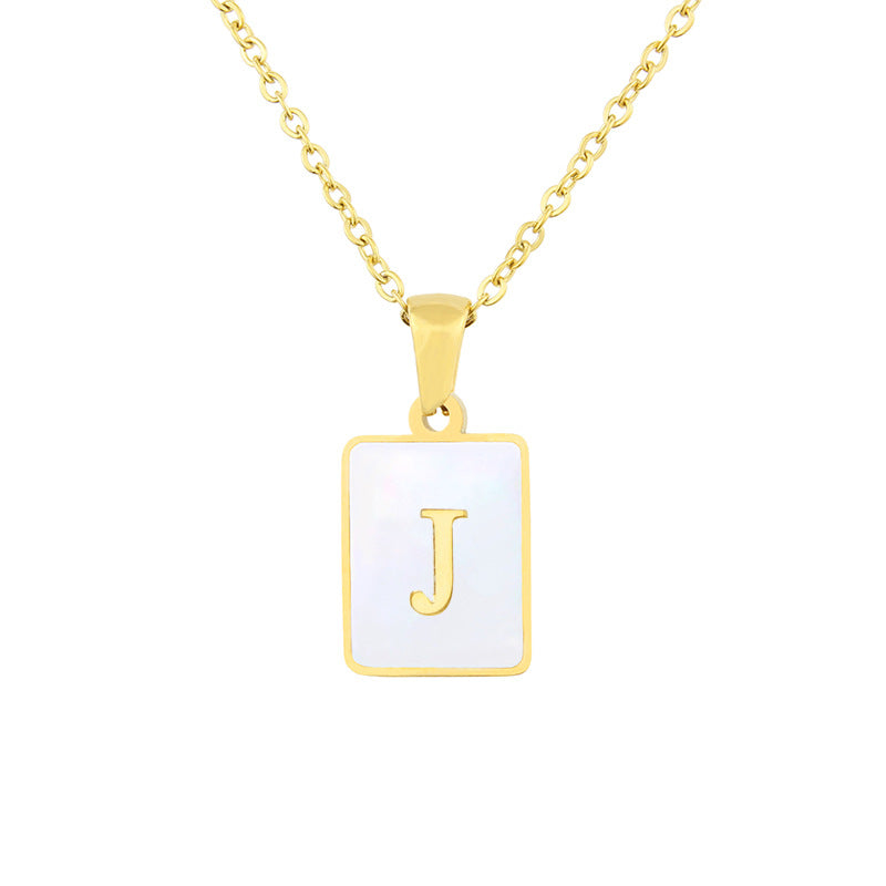 Collar con 26 Letras y Concha Cuadrada de Acero Inoxidable