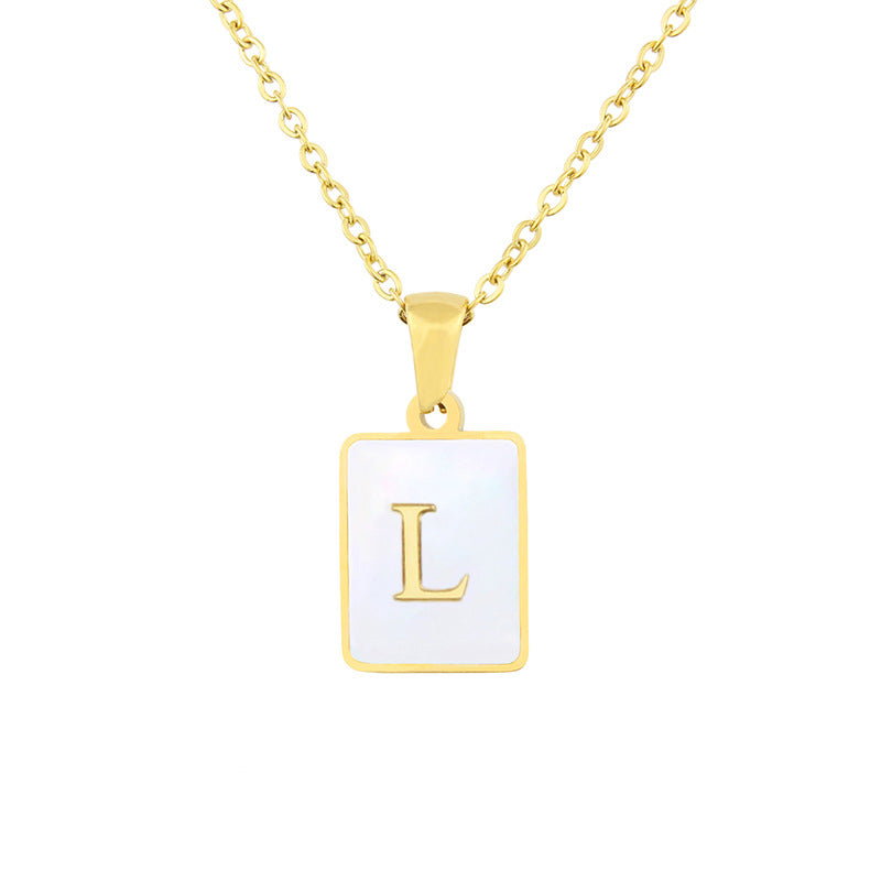 Collar con 26 Letras y Concha Cuadrada de Acero Inoxidable
