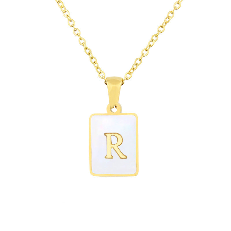 Collar con 26 Letras y Concha Cuadrada de Acero Inoxidable