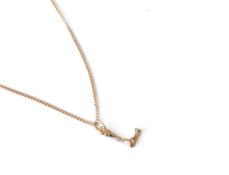 Female retro style pendant clavicle chain