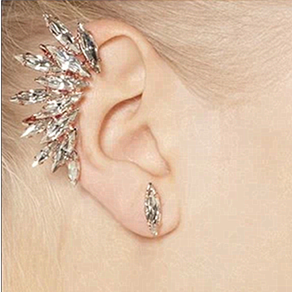 Arete con gancho de luna creciente, pájaro, perla y lagarto