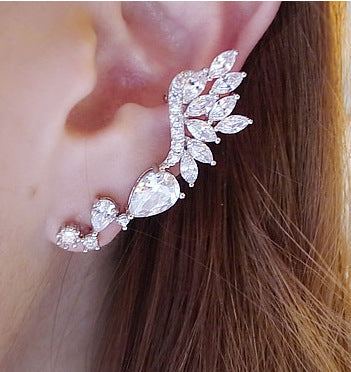 Arete con gancho de luna creciente, pájaro, perla y lagarto