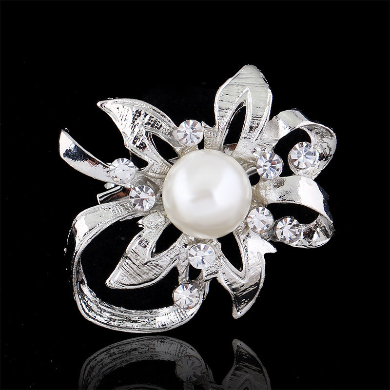 Broche de mantón delicado de perlas y diamantes