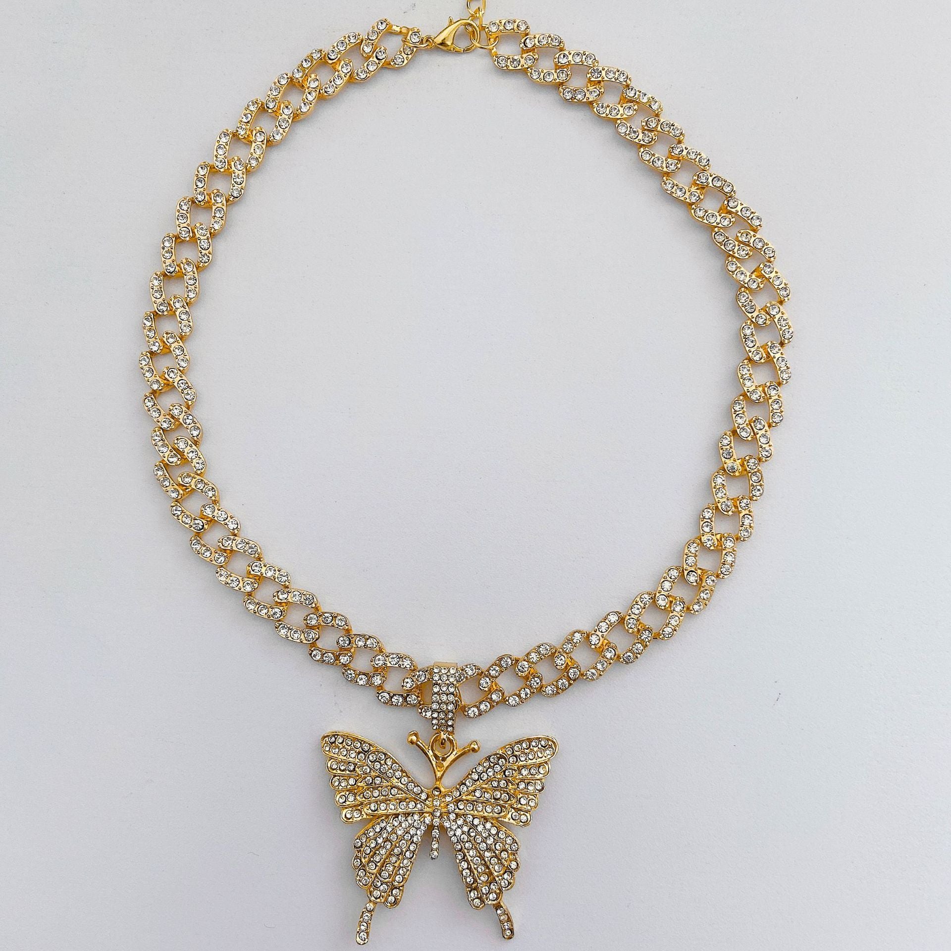 Vollmond-Diamant-Schmetterlingskette Niedlicher Schmetterling Luxus-Diamantanhänger