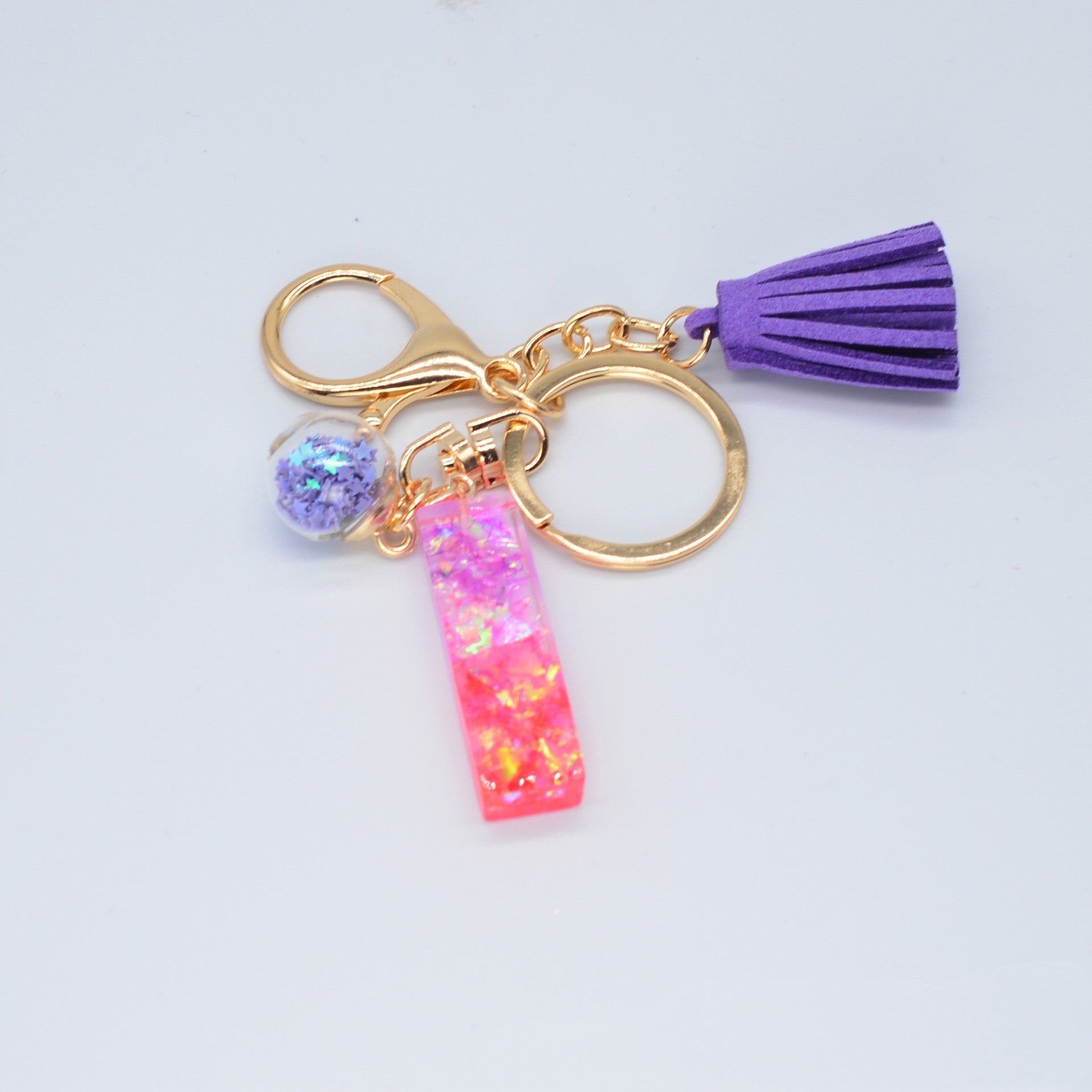 Llavero de resina epoxi morada con letras en inglés