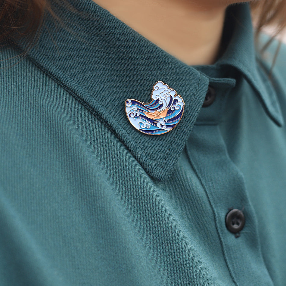 Broche "Monta el Viento y las Olas", Broche Delicado de Metal Azul, Broche de Insignia de Decoración Creativa