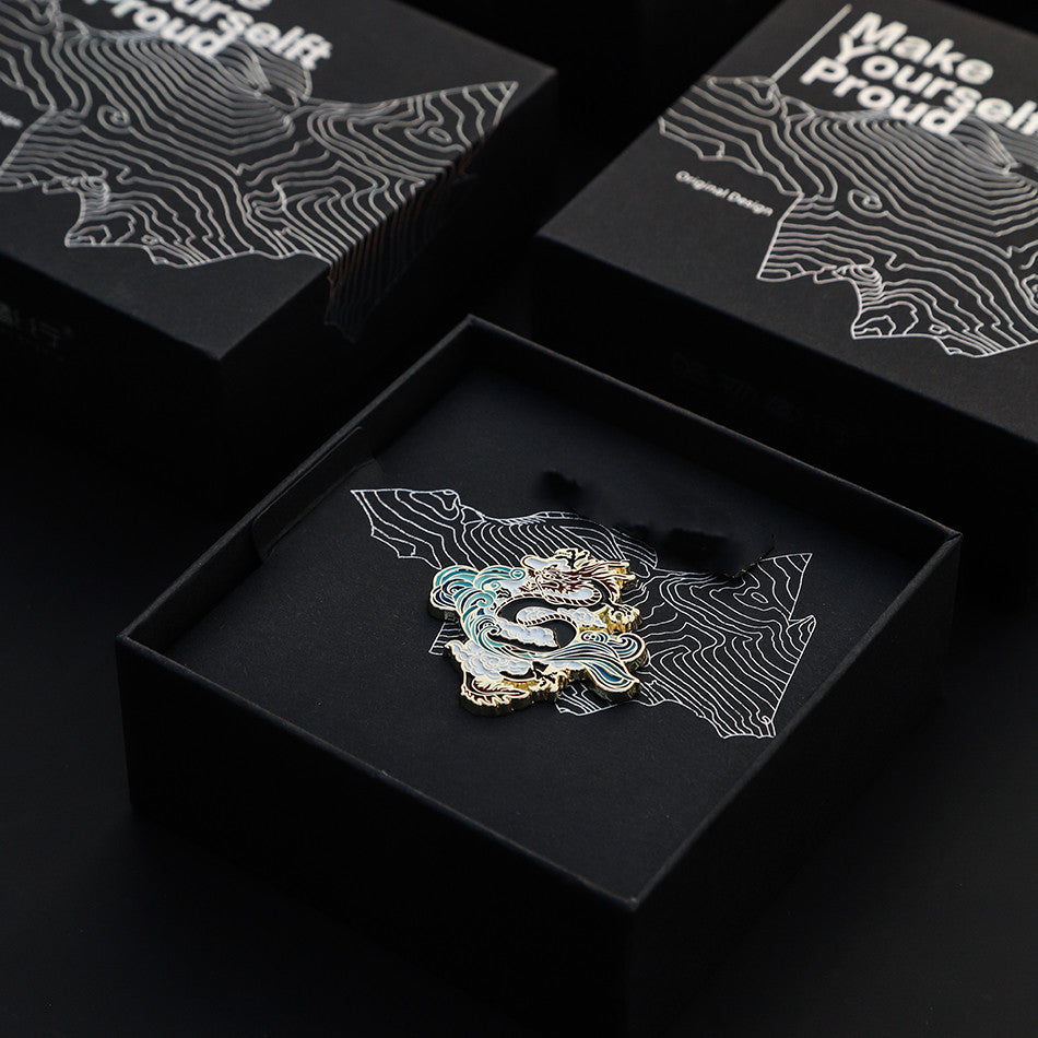 Broche conmemorativo original del dragón chino cabalgando el viento y las olas, diseño nacional, insignia metálica creativa, regalo