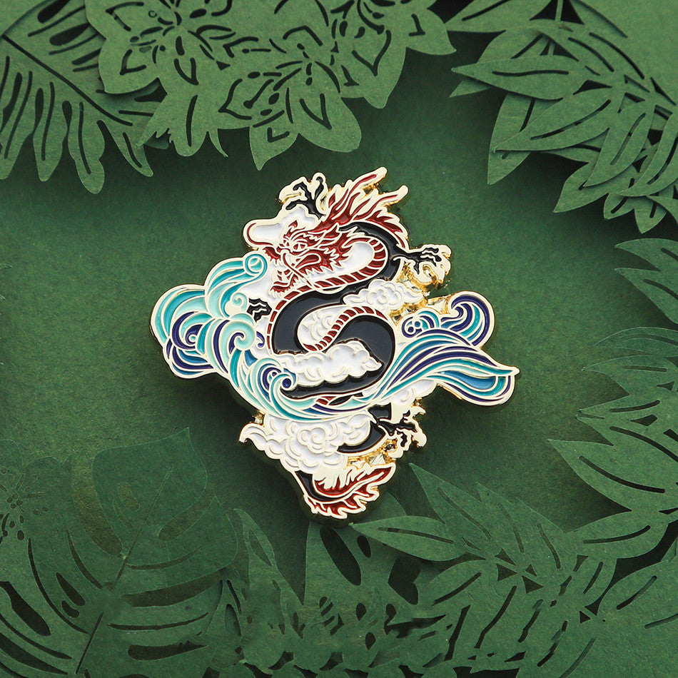 Broche conmemorativo original del dragón chino cabalgando el viento y las olas, diseño nacional, insignia metálica creativa, regalo
