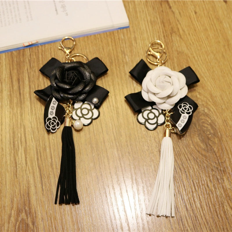 Llavero de borla de cuero sintético estilo coreano, colgante para bolso con diseño de camelia