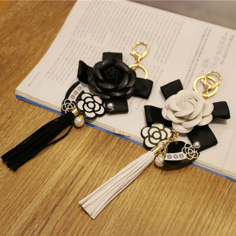 Llavero de borla de cuero sintético estilo coreano, colgante para bolso con diseño de camelia