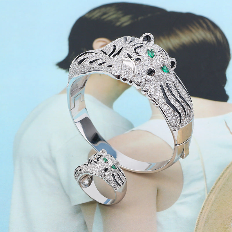 Conjunto de anillo y pulsera de leopardo grande con diamantes de imitación de moda