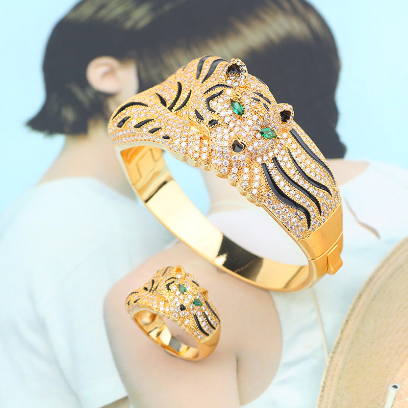 Conjunto de anillo y pulsera de leopardo grande con diamantes de imitación de moda