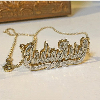 Collar con nombre de letras de cobre