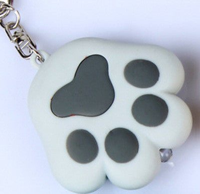 Llavero con diseño de pata de gato para otoño e invierno, con colgante de campana, luminoso, emite sonido, regalo creativo para funda de teléfono móvil, accesorios de interior de coche