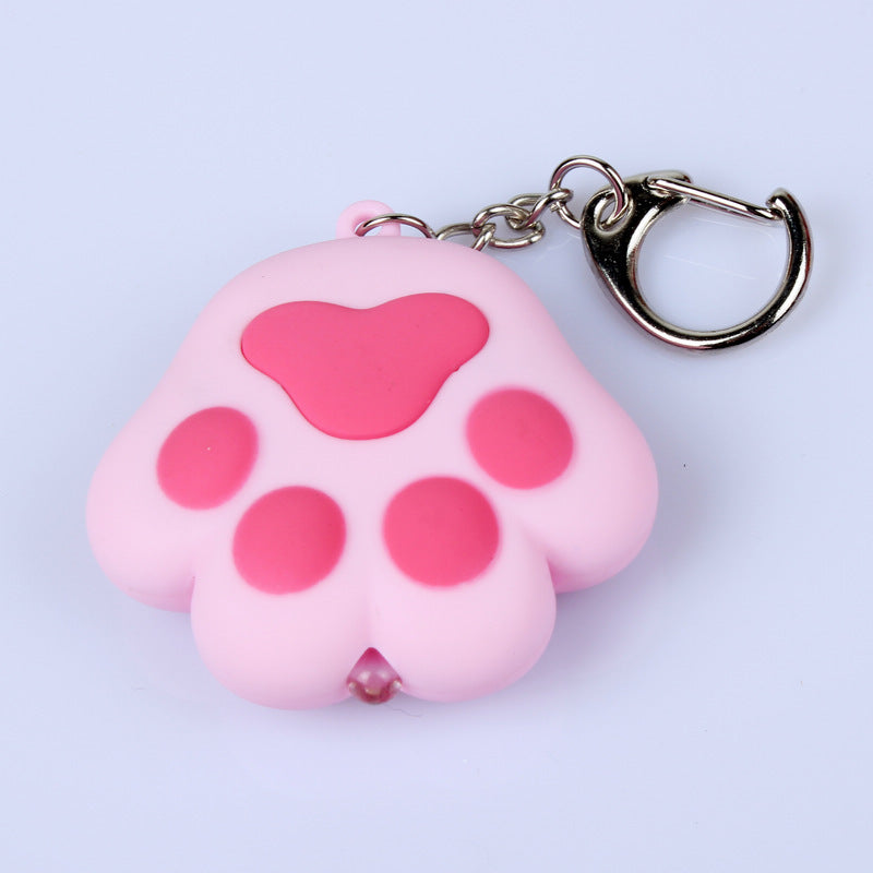 Llavero con diseño de pata de gato para otoño e invierno, con colgante de campana, luminoso, emite sonido, regalo creativo para funda de teléfono móvil, accesorios de interior de coche