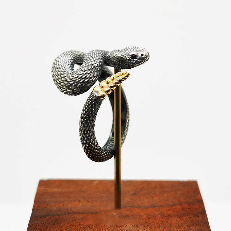 Verstellbarer Modeschmuck Schlangenring für Männer Frauen Mode Exquisiter Punk Schwarz Weiß Klapperschlangen Paarring Gothischer Luxusschmuck Geschenk