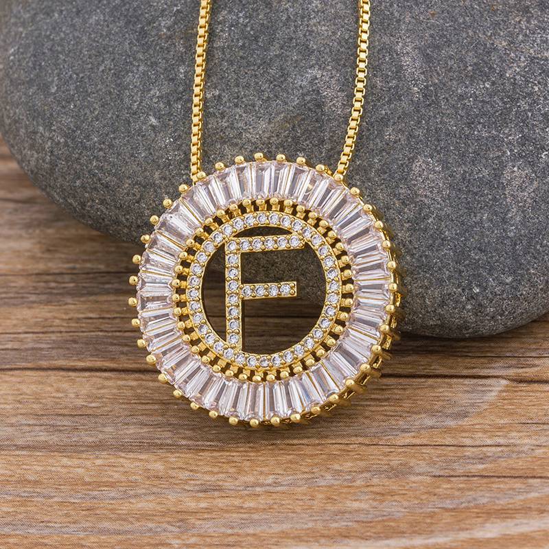Collar con colgante de iniciales de la A a la Z clásico