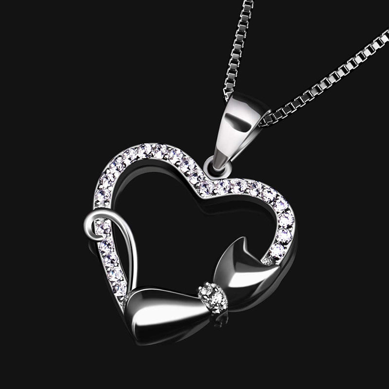 Collar con Colgante de Gato con Forma de Corazón y Diamantes Completos