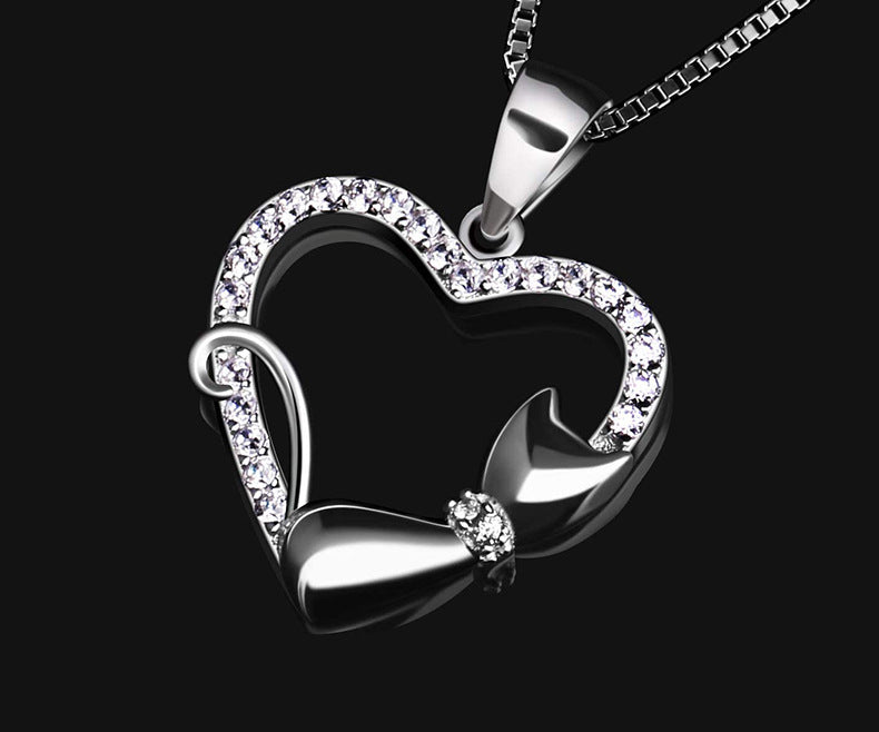 Collar con Colgante de Gato con Forma de Corazón y Diamantes Completos