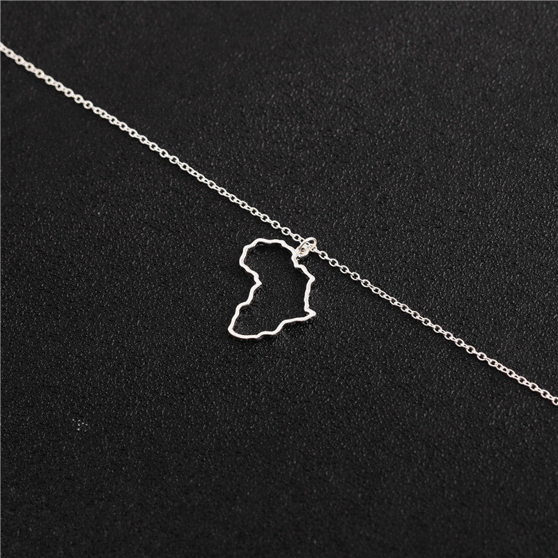 Collar con el mapa de un país Collar con el mapa de una ciudad natal europea