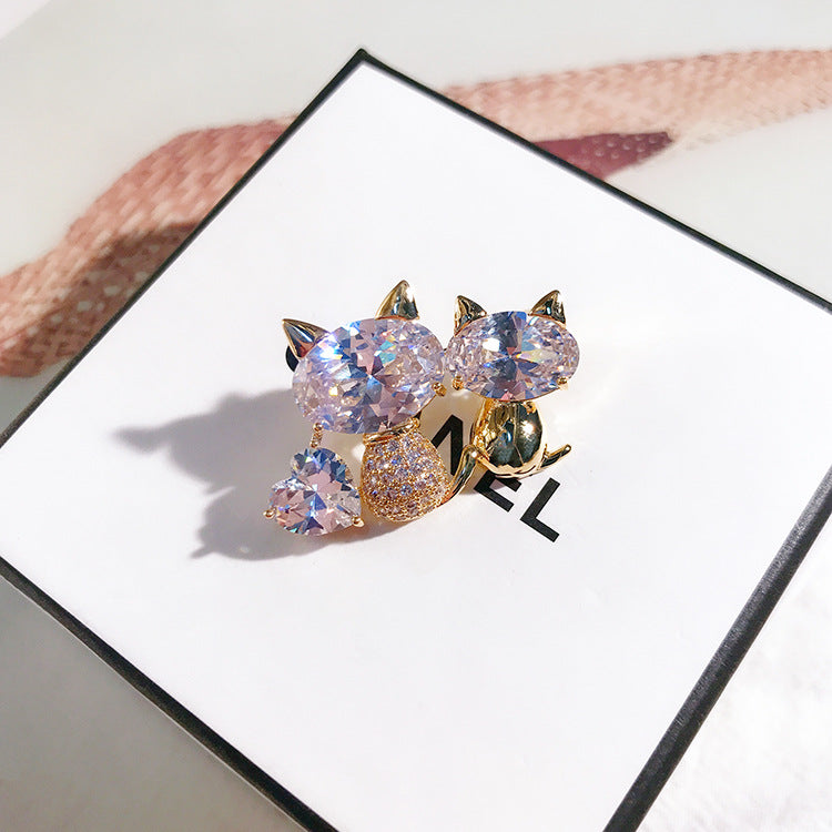 Nuevo producto: Bonito broche elegante de pareja de gatitos de dibujos animados para hombres y mujeres