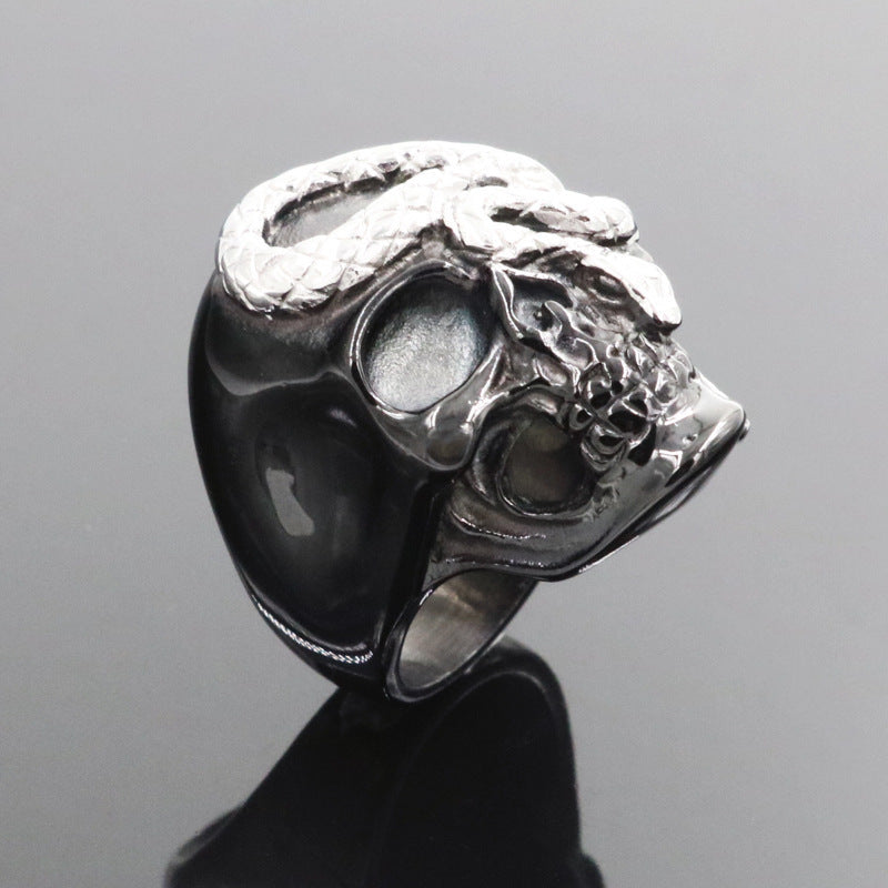 Modische Schwarze Schlangen-Totenkopf-Ringe für Herren Punk Rock für Party Legierung Männlicher Schmuck Dominante Kreativität Accessoires Großhandel