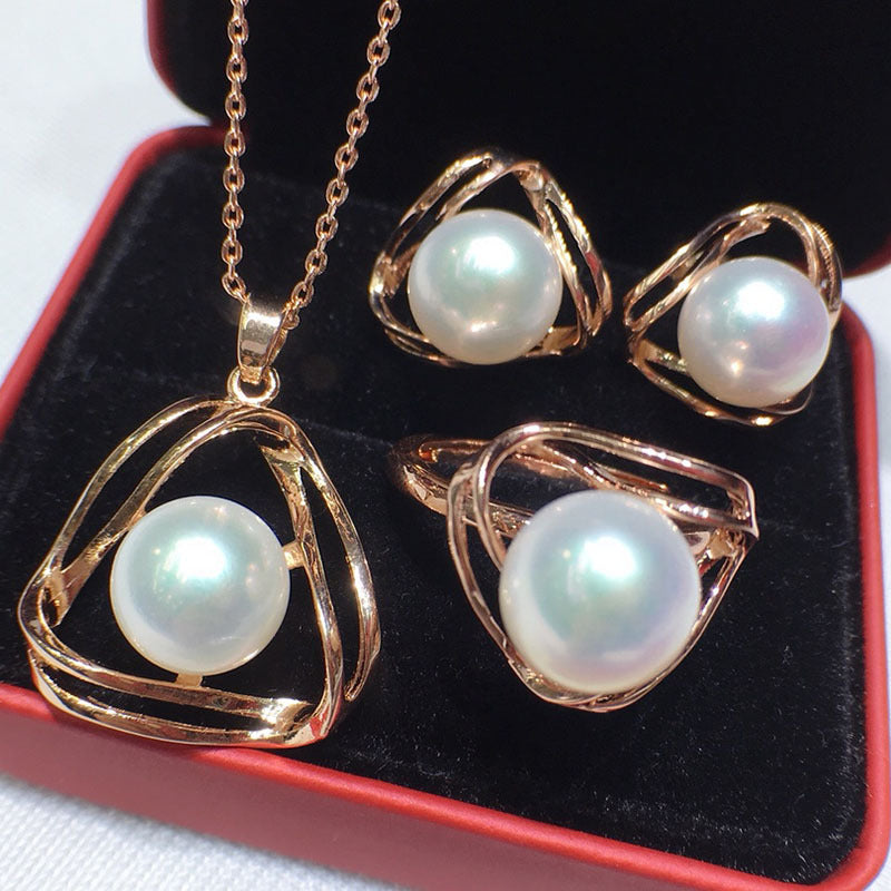 Dreiteiliges Schmuckset Anhänger, Ring, Ohrringe
